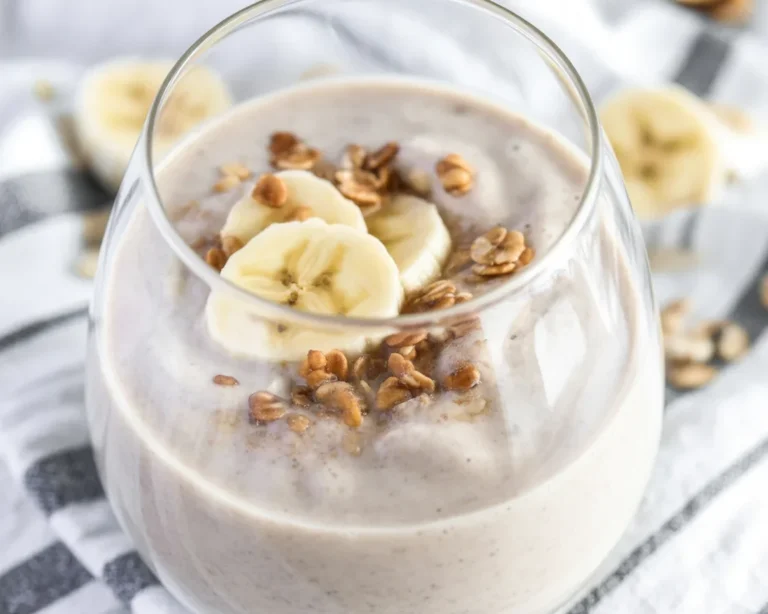 Delicious Greek Yogurt Smoothie with Banana and Oats for a healthy breakfast.